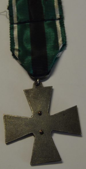 Аверс и реверс бронзового крест Шюцкора «За заслуги».