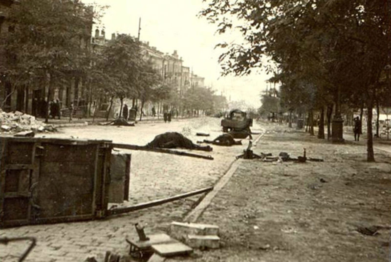 Улица брошенного города. 15 октября 1941 г.