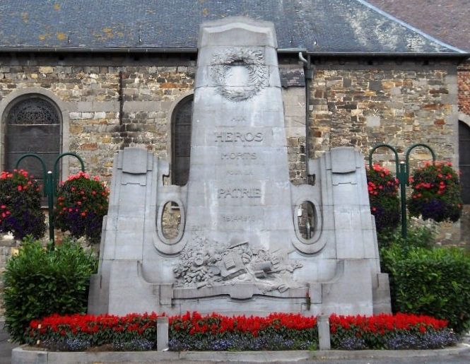 Муниципалитет Neufvilles. Памятник погибшим, комбатантам и жертвам войны.