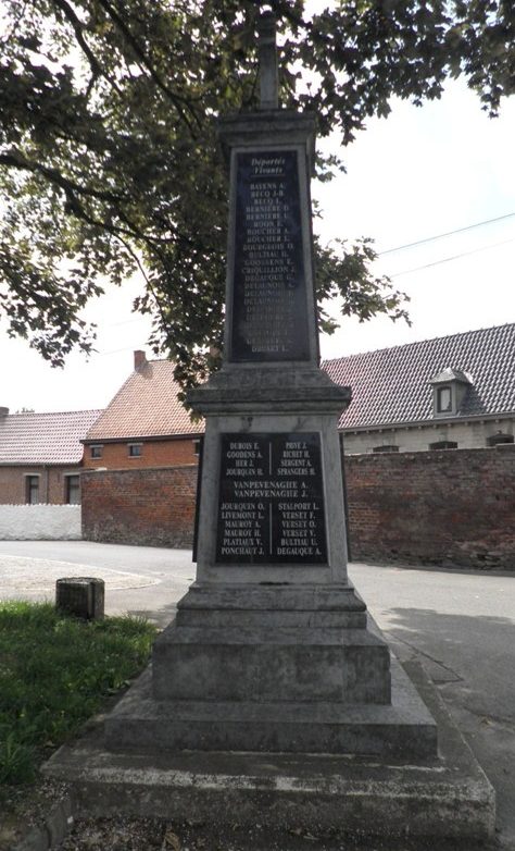 Коммуна Papegem. Памятник жертвам обеих войн.