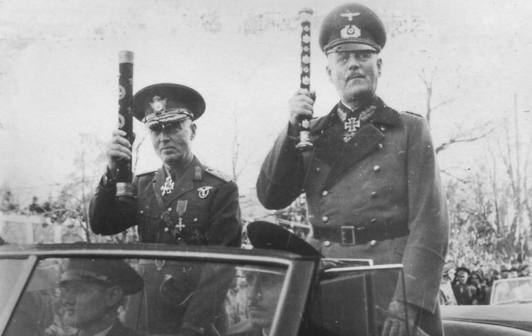 Маршал Ион Антонеску и генерал-фельдмаршал Вильгельм во время парада в Одессе. Осень 1941 г. 