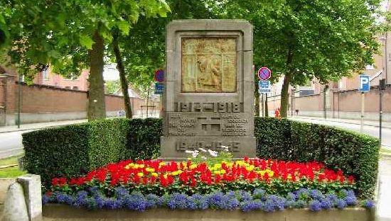 Коммуна д'Этербека Муниципалитет Etterbeek. Памятник погибшим воинам транспортного корпуса. 