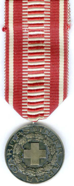 Аверс и реверс серебряной медали «За заслуги» Финского Красного Креста.