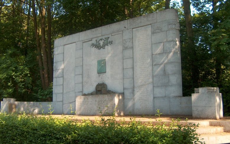Муниципалитет Schaerbeek. Мемориал воинам, павшим на войне.