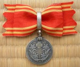 Женская медаль «За заслуги» обычного члена общества.