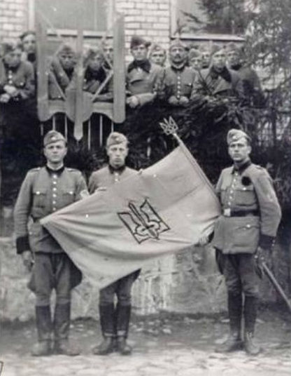 Полицаи Буковинского шуцманшафтбатальона. 1942 г. 