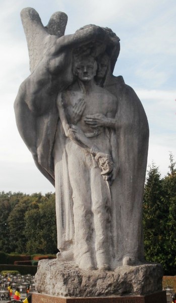 Коммуна Woluwe-Saint-Pierre. Мемориал, установленный на кладбище жертвам обеих мировых войн.