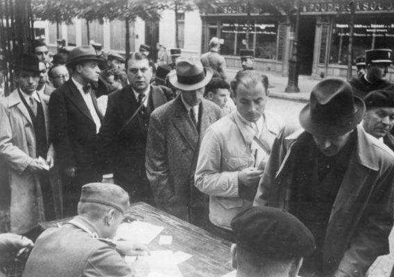 Регистрация евреев перед депортацией. 1941 г.