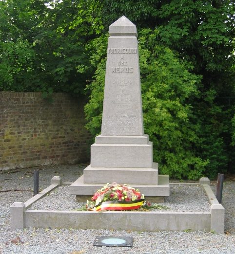 Муниципалитет Thoricourt. Памятник погибшим воинам и жертвам обеих войн, открытый в 1950 г.