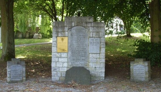 Муниципалитет Лавуар (Lavoir). Памятник жертвам обеих войн.