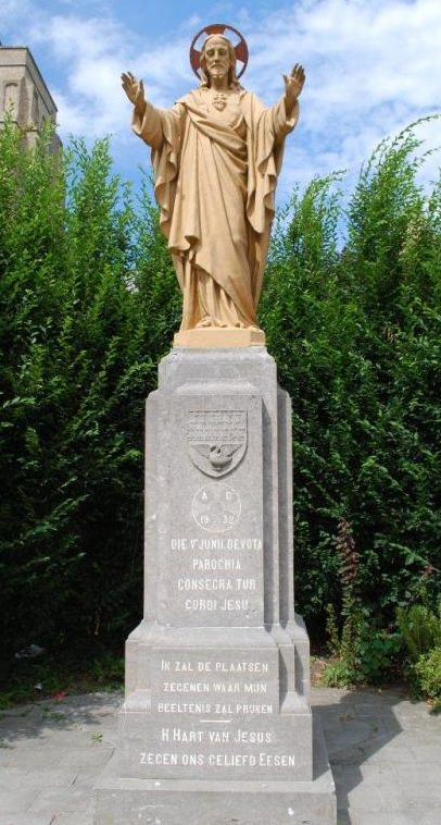 Муниципалитет Esen. Памятник жертвам обеих мировых войн.