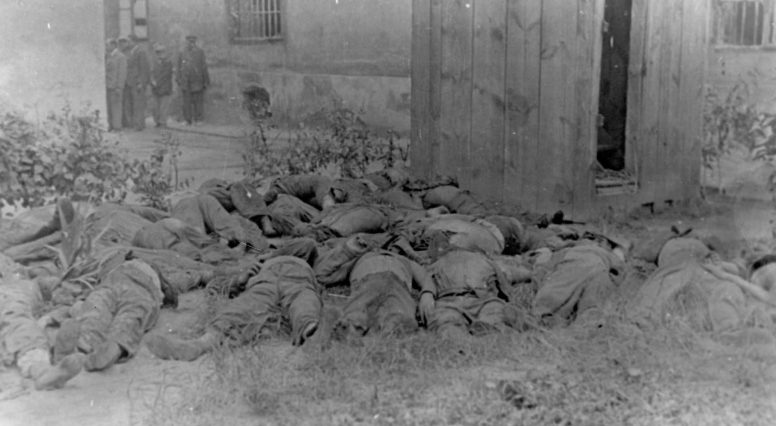 Финал погрома – расстрел во дворе тюрьмы. 1 июля 1941 г.