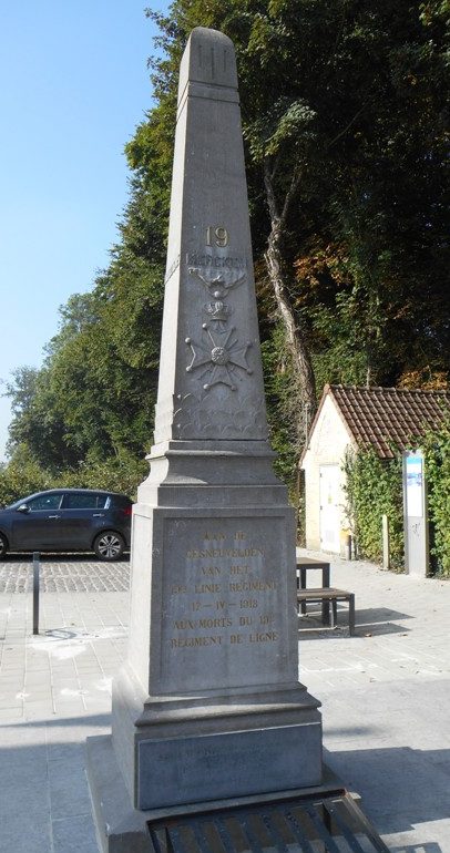 Муниципалитет Merkem. Мемориальная колонна, павшим 19-го линейного полка. 