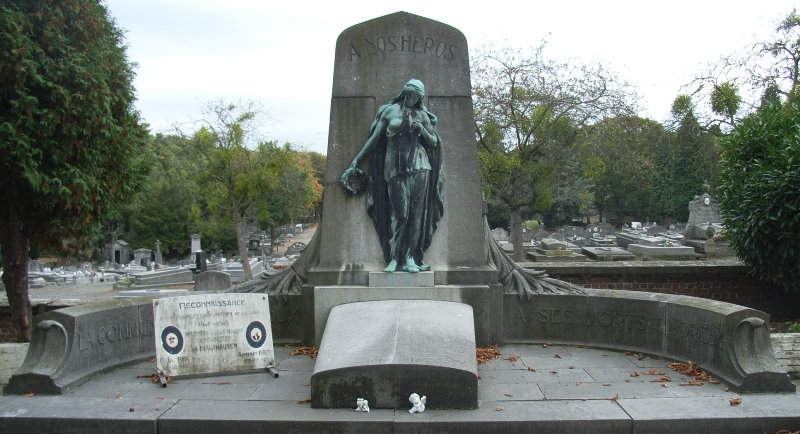 Муниципалитет Bressoux. Памятник комбатантам и жертвам обеих войн на общинном кладбище.
