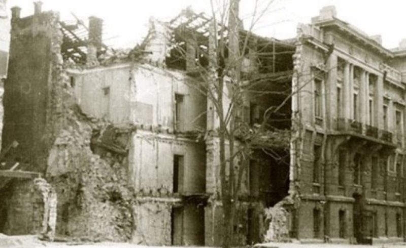 Здание румынской комендатуры на Маразлиевской улице, взорванное радиоуправляемой миной 22 октября 1941 года.