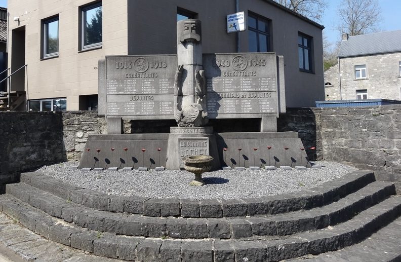Муниципалитет Achet. Памятник погибшим воинам, заключенным и депортированным обеих войн.