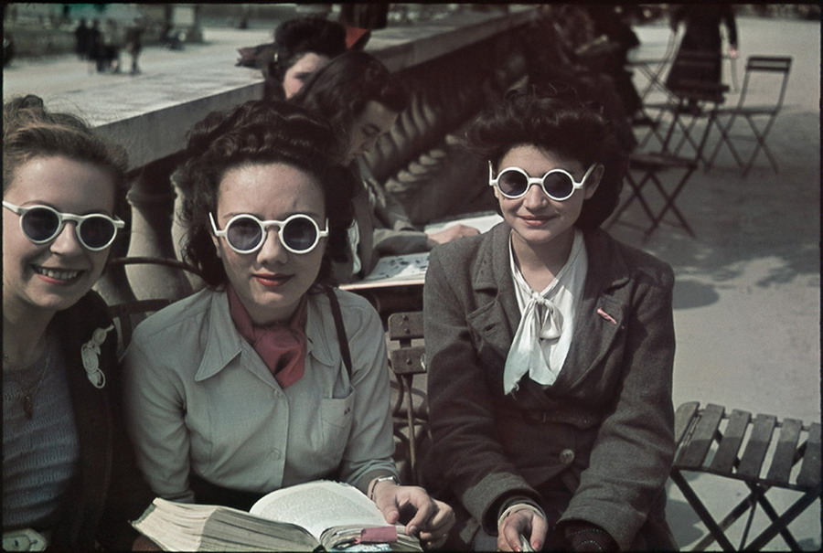 Парижские модницы. 1942 г.