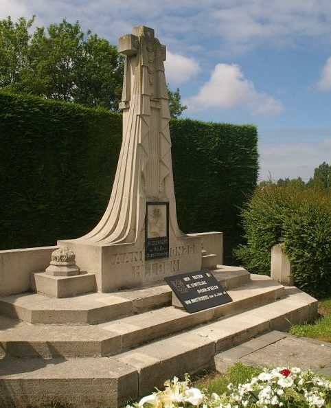 Муниципалитет Nieuwpoort. Мемориальная колонна воинам и комбатантам. 