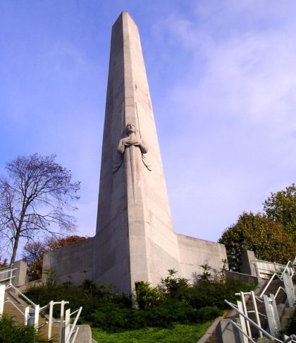 г. Льеж (Luik). Памятник 14-му пехотному полку на территории цитадели Льежа.
