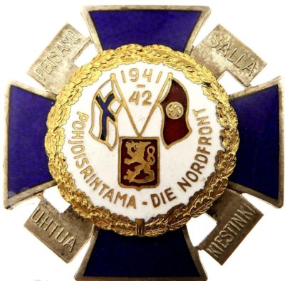 Аверс и реверс Креста Северного фронта с белой эмалью и датой «1941-42» в верхней части.