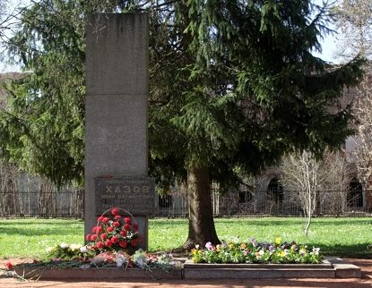 Памятник на могиле Генерала Хазова.