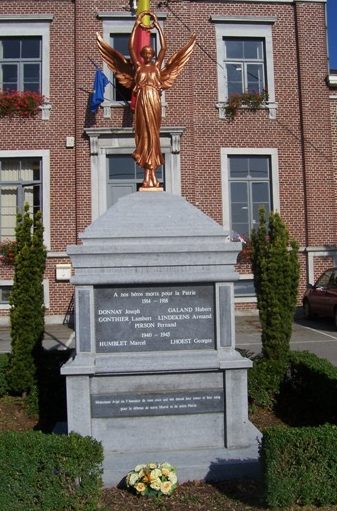 Муниципалитет Сель (Celles). Памятник погибшим воинам и жертвам обеих войн.