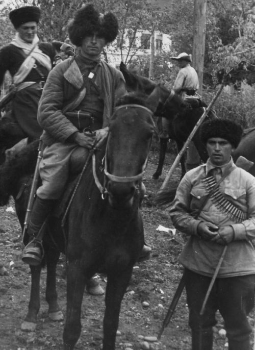 Терские казаки из отрядов самообороны. 1943 г.