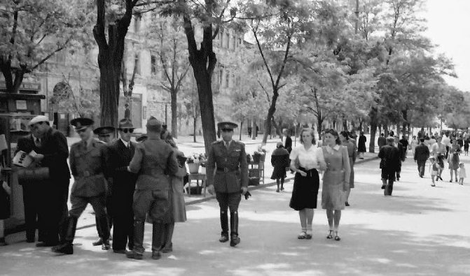 Улица города. Май 1942 г.