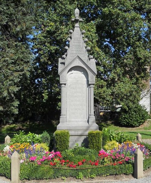 Коммуна Warsage. Памятник погибшим воинам и жертвам обеих войн.