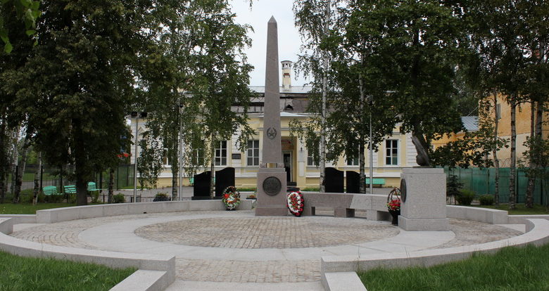 Памятник «Защитникам Отечества». 