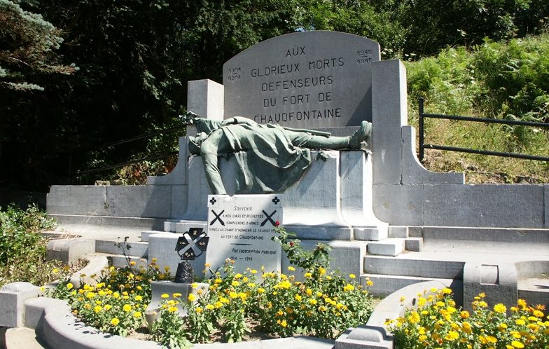 Муниципалитет Шофонтен (Chaudfontaine). Военный мемориал на военном кладбище Форт-Шодфонтейна. 