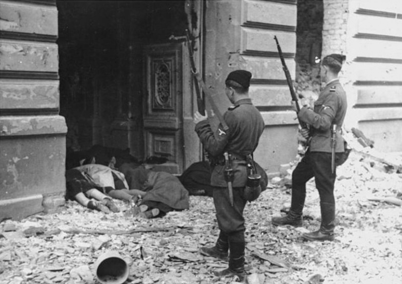 Украинские хиви из подразделения Askaris» во время подавления восстания Варшавского гетто. Май 1943 г.
