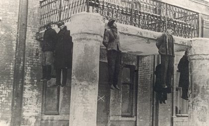 Повешенные евреи в гетто. 1 сентября 1942 г.