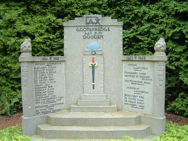Муниципалитет Гротстраате. Мемориал воинам, павшим в обеих мировых войнах. 