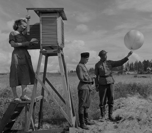 «Лотты» на военной метеорологической станции. 1941 г.