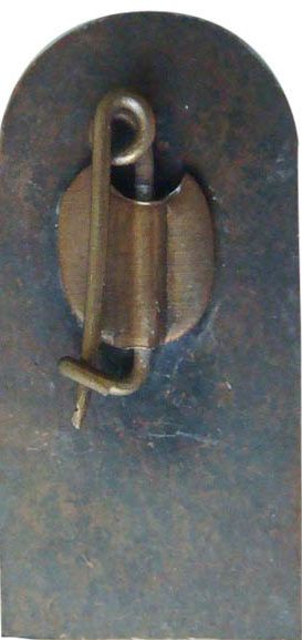 Аверс и реверс памятного знака «50 лет Халхин-Голу». Изготовлен из томпака, крепление-булавка. Размер – 30х15 мм, вес 5 г.