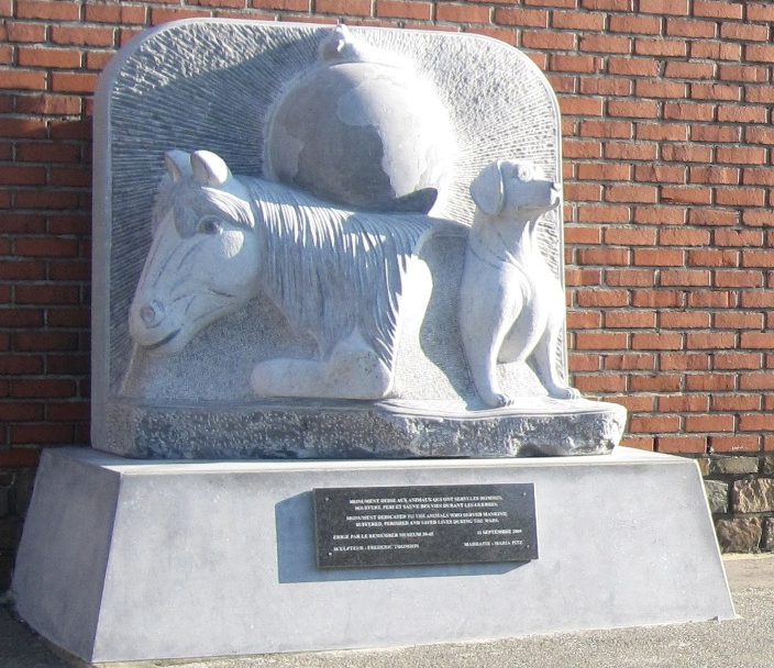 г. Клермон-сюр-Бервинн. Памятник животным войны. 