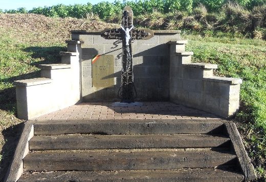 Коммуна Wonck. Памятник в честь трех солдат полка 20А, погибших в мае 1940 г.