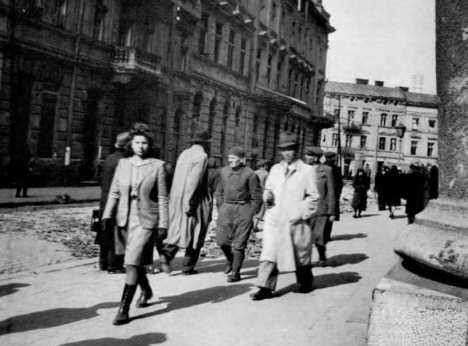 Улицы города. 1943 г.