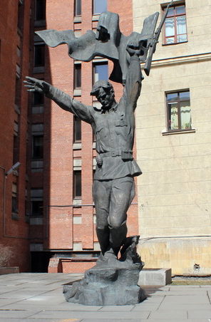 Памятник студентам и преподавателям ЛЭТИ.