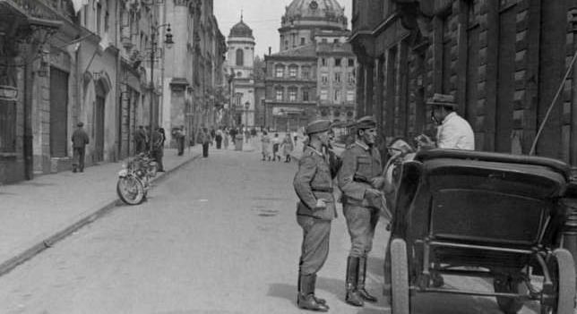 Улицы города. 1943 г.