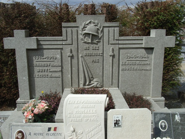 Муниципалитет Momalle. Военный мемориал двух войн на кладбище.