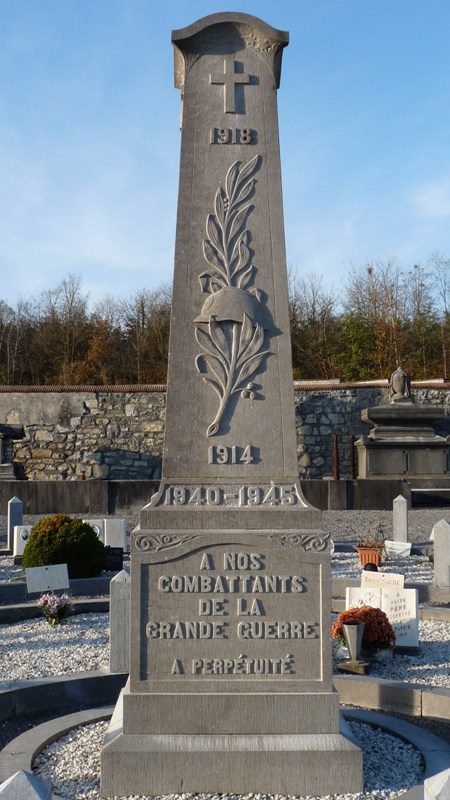 г. Seilles. Памятник на кладбище, погибшим в обеих войнах.
