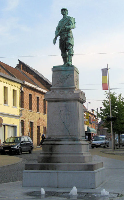 Муниципалитет Blaton. Памятник воинам, погибшим в обеих мировых войнах.