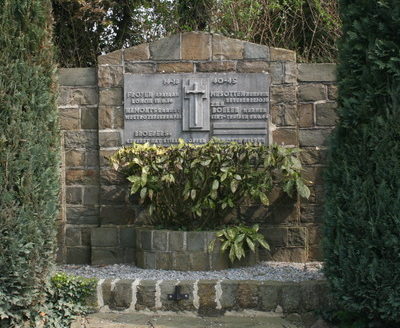г. Ульбек (Ulbeek). Памятник воинам обеих мировых войн.