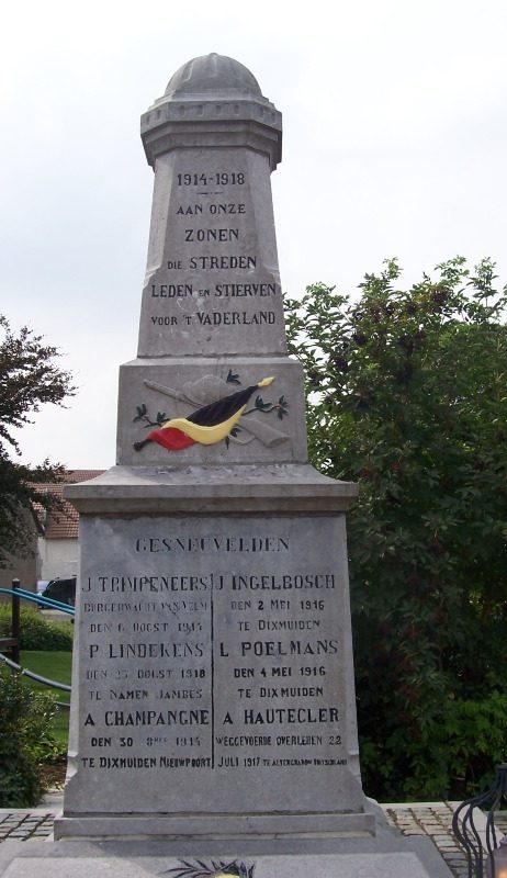 Муниципалитет Velm. Военный мемориал обеих войн.
