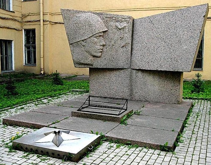 Памятник павшим «технологам».