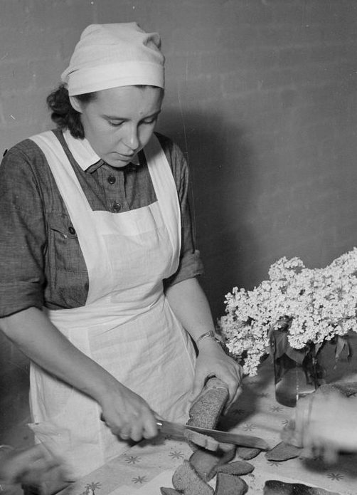 «Лотты» на кухне. 1943 г.