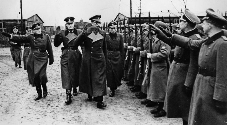Генералы РОА Трухин и Власов принимают парад частей РОА. 1944 г.