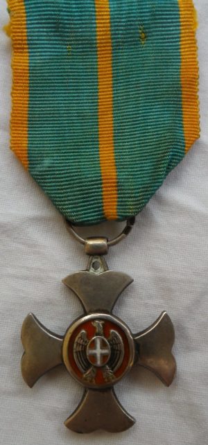 Аверс и реверс серебряного креста «За выслугу» в Финансовой Гвардии (16 лет). Королевство.